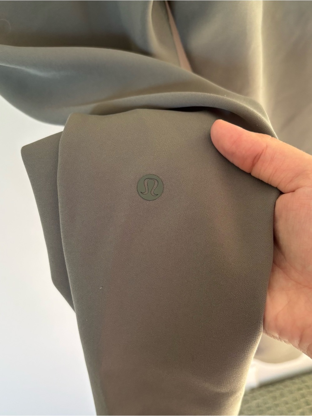 Lululemon On the Fly 7/8 Pant *Woven Size 12 - Picture 6 of 10